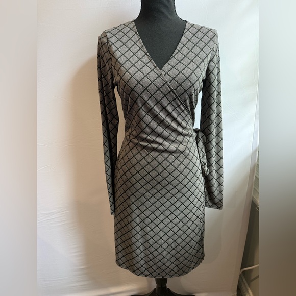 The Limited Dresses & Skirts - The Limited Gray and Black Grid Long Sleeve Wrap Dress
